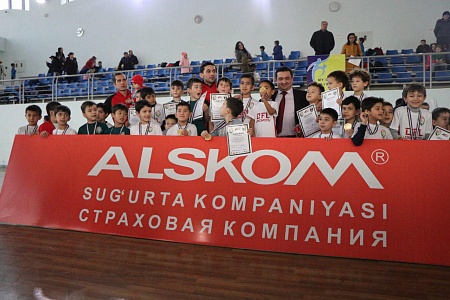 В Ташкенте прошел благотворительный футбольный турнир среди юниоров организованный футбольным клубом «Локомотив».